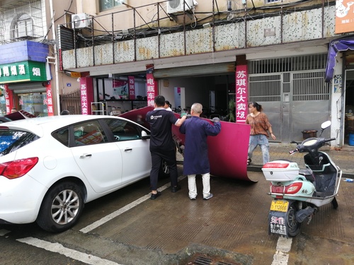 積極應(yīng)對(duì)“利奇馬”臺(tái)風(fēng) 中國太保車損理賠服務(wù)現(xiàn)場(chǎng)